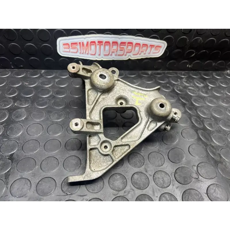 06-25 YAMAHA RAPTOR  700 Fender BracketsFAST SHIP Right