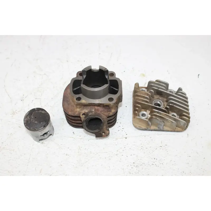 01 POLARIS SCRAMBLER 90 ENGINE TOP END CYLINDER HEAD W/ PISTON CYLINDER & PISTON