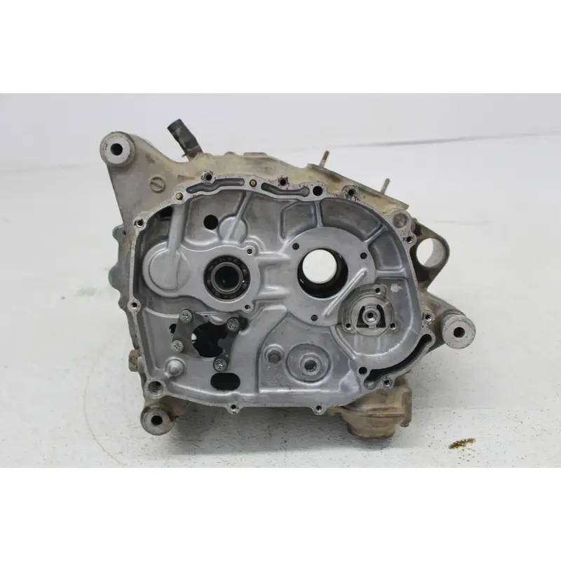1987 SUZUKI QUADRUNNER 230 LT230E 2X4 ENGINE MOTOR CRANKCASE CRANK CASES BLOCK