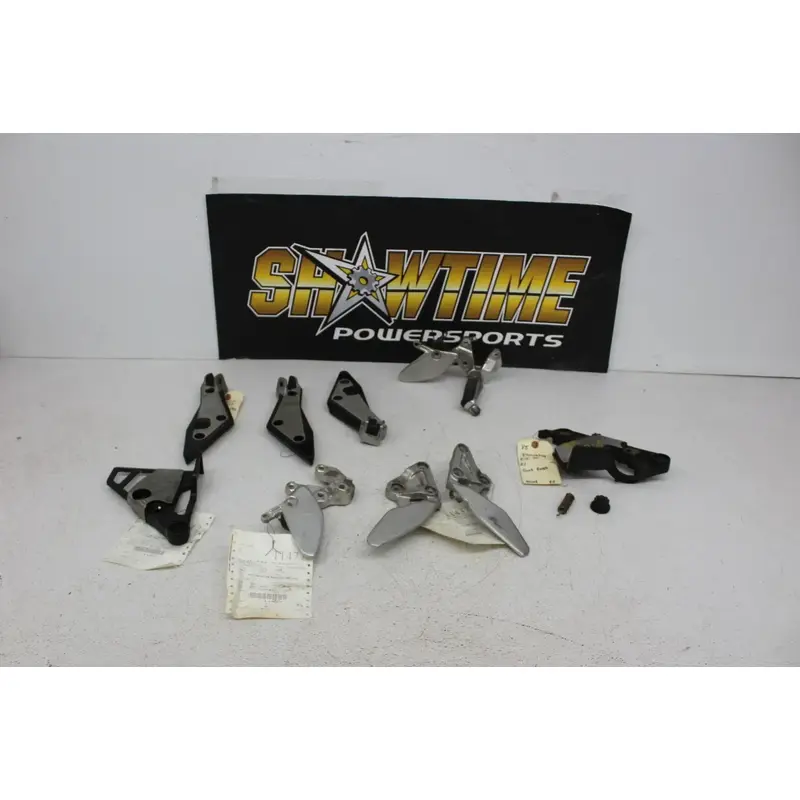 YAMAHA PEG & BRACKET PART LOT
