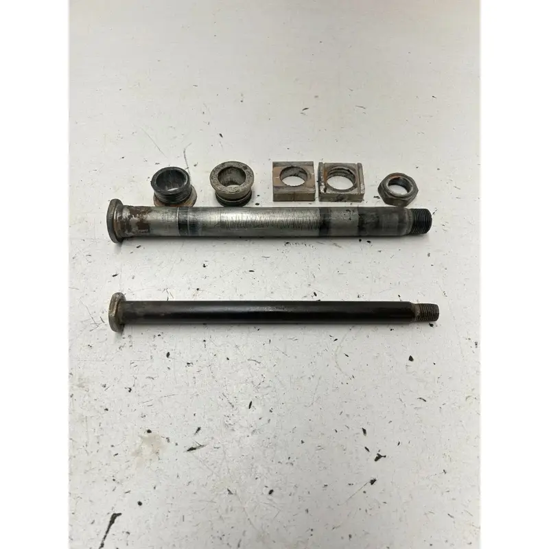 06 2006 Honda Crf 250 r CRF250R OEM GOOD THREADS Rear Axle Swing Arm Pivot Bolt