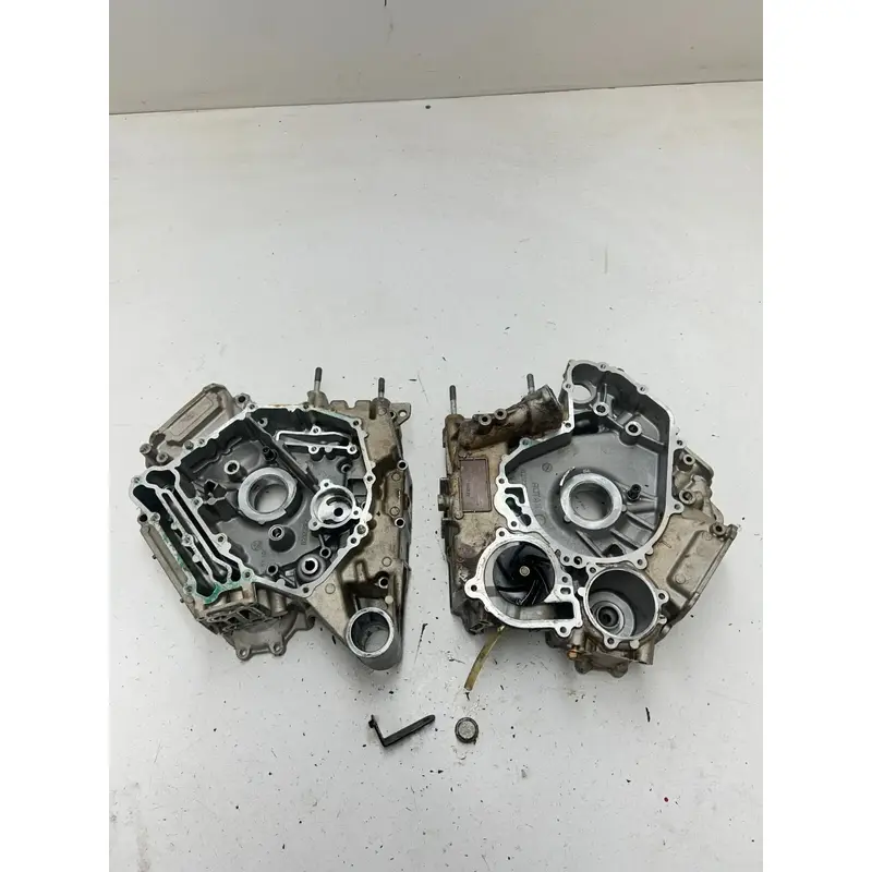 22 2022 Can-Am Maverick Sport 1000 Max Crankcase Case Cases Engine Motor