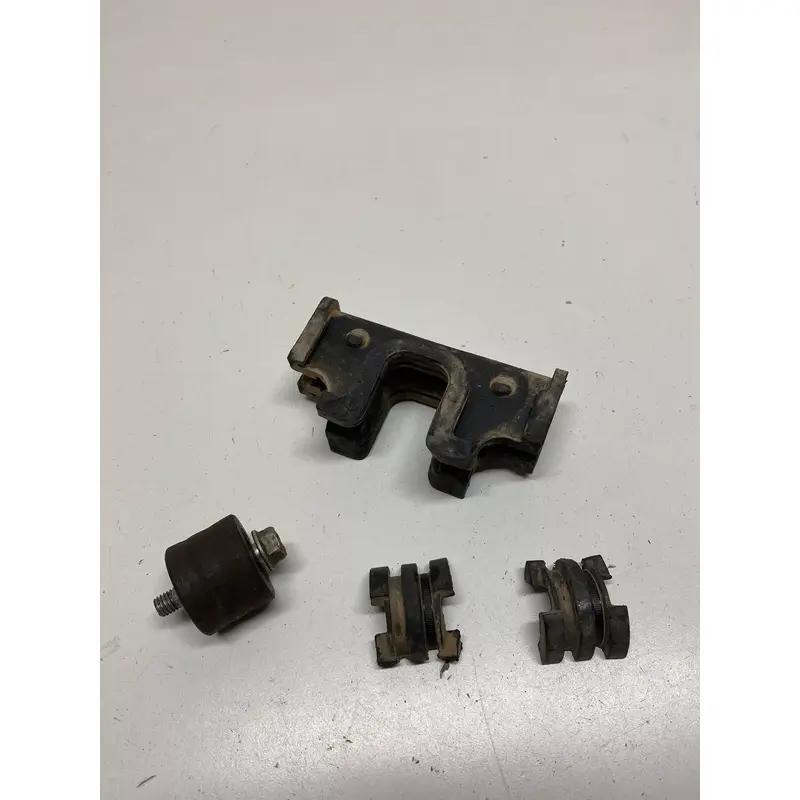2005 05 Kawasaki KFX 400 LTZ Gas Tank Rubber Mount Chain Roller FREE SHIP