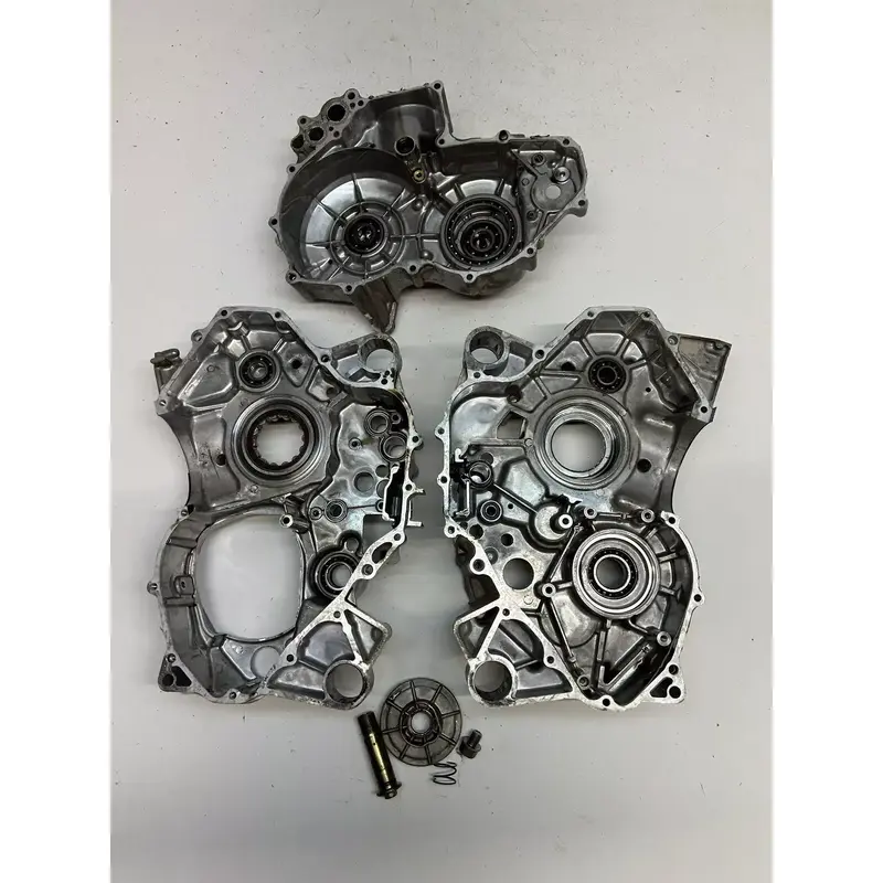 2002 02 Honda TRX500 FA2 4x4 Foreman Rubicon GOOD Crankcase Cases Cover Engine