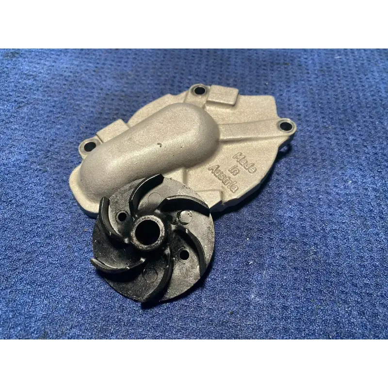 2004 KTM 525 EXC Water Pump Impeller Shaft Cover Cap Fins Coolant OEM KTM 525EXC