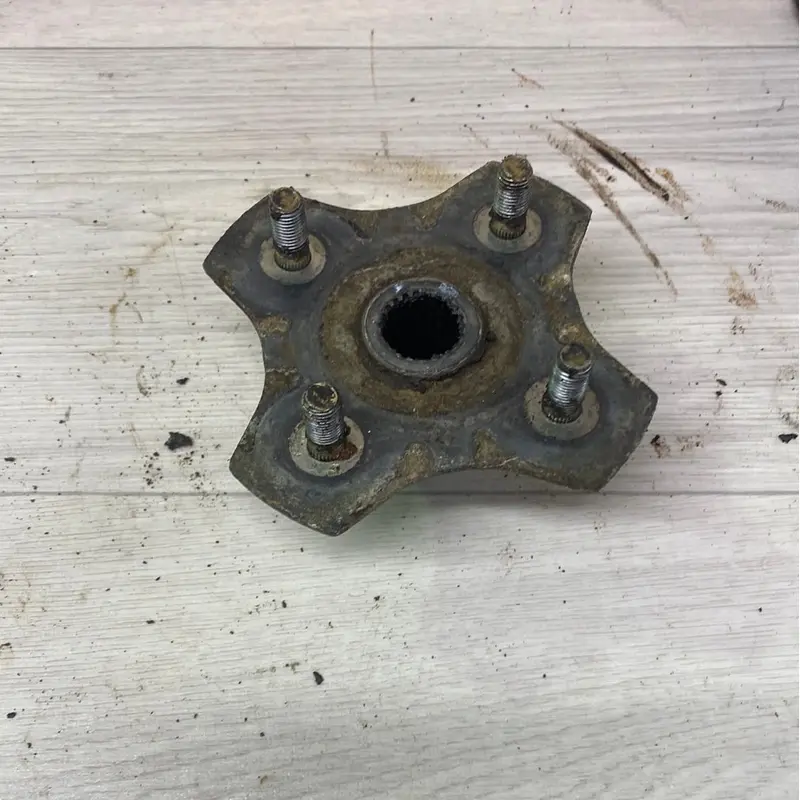 Suzuki LTA500 Quadmaster left rear hub