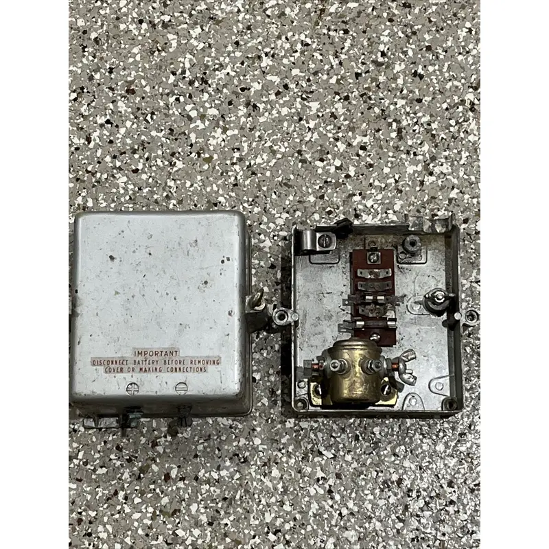 OMC JOHNSON EVINRUDE 60s 304877 Vintage Electric Junction Box
